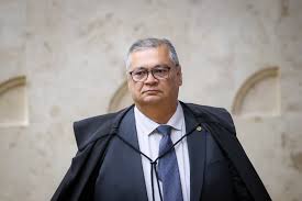 Flávio Dino cancela ida ao Fórum de Lisboa após acidente doméstico; ministro teve fratura no pé