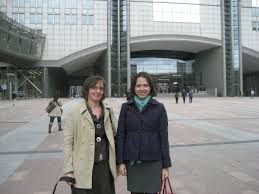 Pictured in Brussels (from left): Liesel van Ast, Anastassia Filimonova, oil &amp; gas analyst. The EU&#39;s role in developing low-carbon fuels is currently being ... - 077