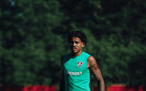 Fluminense prioriza manter time competitivo em meio a propostas