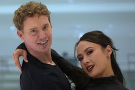 ‘Glitter & Gold: Ice Dancing’