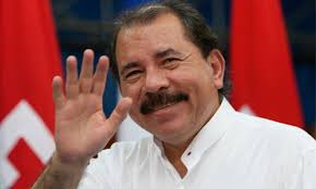 El presidente de Nicaragua, Daniel Ortega, reapareció en público la noche del lunes cuando llegó hasta el Aeropuerto Internacional de Managua a recibir al ... - daniel-ortega
