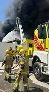 Ajman authorities control fire at building materials factory; no injuries