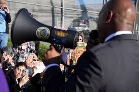 New Jersey Mayor Ras Baraka arrested at ICE facility