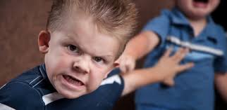 Resultado de imagem para criança imitando mãe