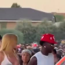 Vini Jr. e Virginia vão juntos a show de Bad Bunny, e jogador se declara nas redes: ‘Te amo’