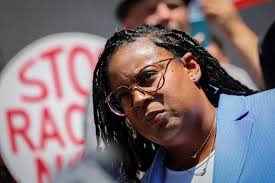 Lawmaker pushes for more ICE oversight after indictment for visit