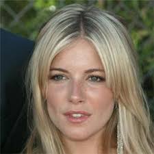 Sienna Miller receives &amp;pound;100,000 and an apology from News of the World Sienna Miller receives £100,000 and an apology from News of the - master.Sienna_Miller3