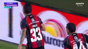 Aos 7 min do 1º tempo - gol de fora da área de Erick do Vitória contra o Flamengo