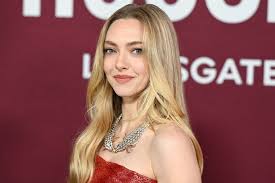 Amanda Seyfried Reflects on ‘Really Extreme’ OCD Diagnosis, Says She Still Takes Medication 'to This Day'