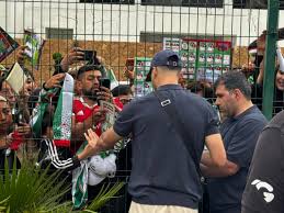 Entre lágrimas y porras, tijuanenses despiden a selección mundialista de Irán.