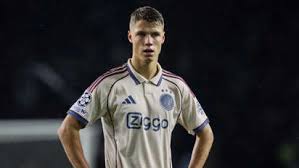 'Parel van Ajax' past voor 'Mika Godts-rol': 'Club mag wel in de spiegel kijken'