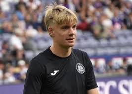 “My life revolves around football, school and sleep” (12 Dec 25)