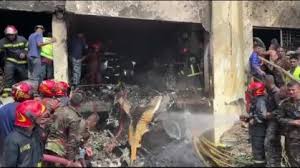 Avião Cai em Escola! Tragédia Choca Bangladesh: 19 Mortos!