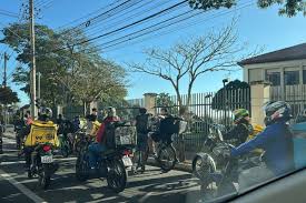 Entregadores por aplicativo fazem manifestação em São José dos Campos; veja vídeo