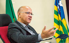 Resultado de imagem para Secretário de Administração Franzé Silva,