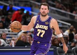 Os Lakers voltam para casa após uma viagem bem-sucedida para enfrentar os Nets, que estão em má fase.