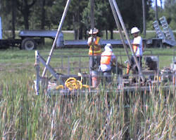 Imagine cu tripod drilling rig