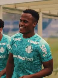 Palmeiras vê 'novo Arias' e acredita em versão melhor do que no Fluminense