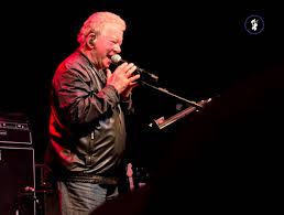 95yo William Shatner just performed Metallica’s “Enter Sandman” and nobody knows if they should laugh or crown him a living legend