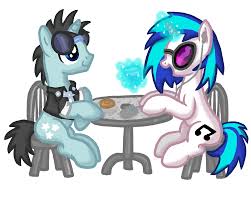 Octavia et Vinyl Scratch - Page 3 Images?q=tbn:ANd9GcTZGvIEALJfzZq79cBobLtUeYw12awjmhEjIYV6TytuPoCXPc4RZA