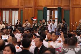 Kapolri dan Panglima TNI berduet nyanyikan Rumah Kita di Unhan