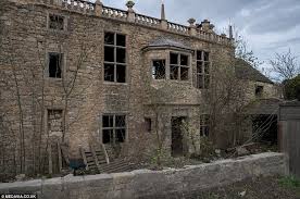 Résultat de recherche d'images pour "horrific haunted houses abandoned"