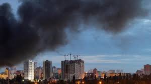 Ataque russo à Ucrânia deixa dois mortos e 19 feridos; Kiev mata marinheiro