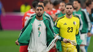 Mahrez anuncia despedida da seleção da Argélia após eliminação na Copa do Mundo