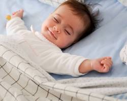 Immagine di Bambino che dorme sereno