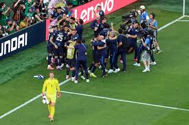 El portero alemán Manuel Neuer se retira de la selección tras la derrota ante Paraguay en el Mundial