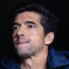 Abel deixa convocados no banco após viagens de madrugada; veja times