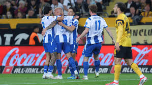 Thorsteinsson zweimal aus der Distanz: Hertha bleibt makellos — Kicker