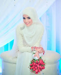 Hasil gambar untuk gaun pengantin modern