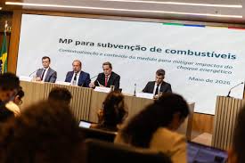 Governo Lula anuncia subsídio de até R$ 0,89 por litro da gasolina para segurar preço do produto
