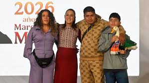 Claudia Sheinbaum invita al pato Merlin a su conferencia mañanera