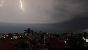 Previsão do tempo no RS: segunda-feira será de chuva volumosa e terça, formação de ciclone