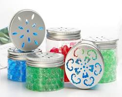 Изображение: Gel air fresheners in decorative containers