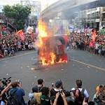Thousands rally in Philippines, warn of Duterte 'dictatorship' 1