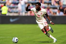 Alphonso Davies, convocado a la selección de Canadá para el Mundial pese a lesión de isquiotibiales