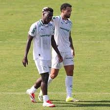 Palmeiras tem acordo com atacante camaronês que brilhou em treino