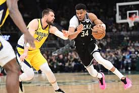 Best photos of Pacers vs. Bucks in an NBA basketball game