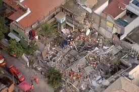 Desabamento de prédio onde funcionava asilo deixa ao menos 2 mortos e 10 sob escombros em Belo Horizonte