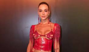 Entrevista | Destaque na Beija-Flor, Giovanna Lancellotti revela dieta com muita proteína e fantasia com 'brilho, força e história' para o Carnaval 2026: 'Expectativas altas'