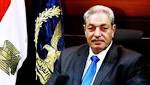 ماسح أحذية بالمنصورة يلقي بطفلتيه