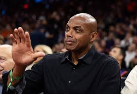 查尔斯·巴克利退役倒计时：《NBA内幕》十亿美元转播时代的最后一舞，谁在收割情怀税？
