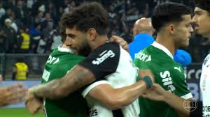 Palmeiras-Corinthians: L'arbitre vedette perd du poids! + Supporters en délire!