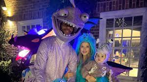 Cuti Romero y Dibu Martínez: Halloween Familiar y Fútbol en Europa - Imagen principal del artículo