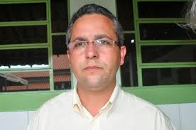 Foto: Blog do Anderson. O professor Coriolano Moraes Neto deixou a Secretaria Municipal de Educação para concorrer a uma das vinte e uma cadeiras da Câmara ... - DSC_0055