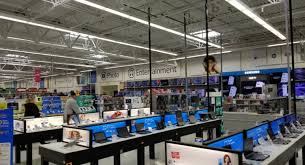 Walmart Navigates Tariffs and AI Integration