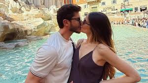 Nasce a primeira filha de Camila Queiroz e Klebber Toledo